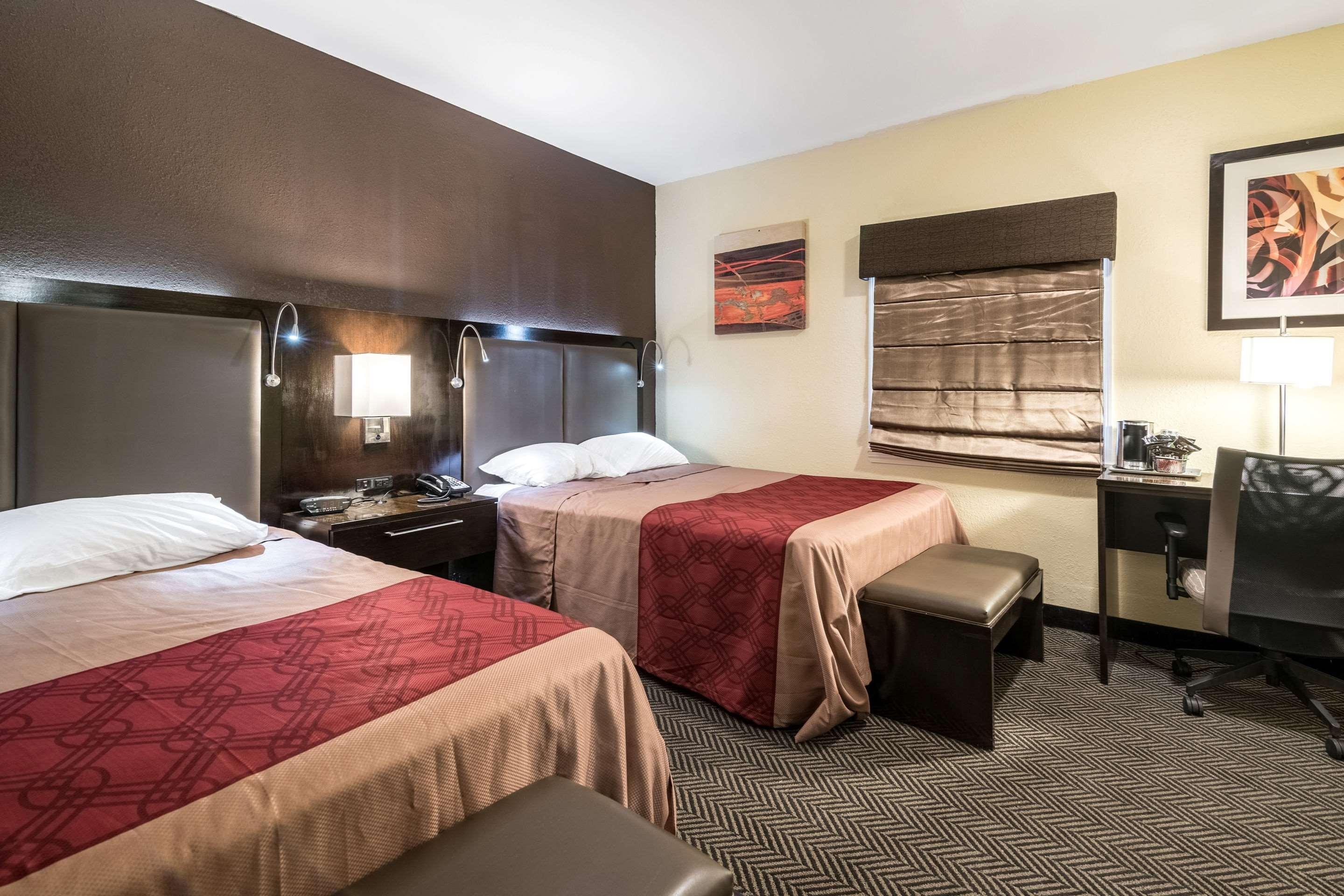 อีโคโน ลอดจ์ รัตแลนด์ซิตี้ เนียร์ ไฮเวย์ 7 Hotel ภายนอก รูปภาพ