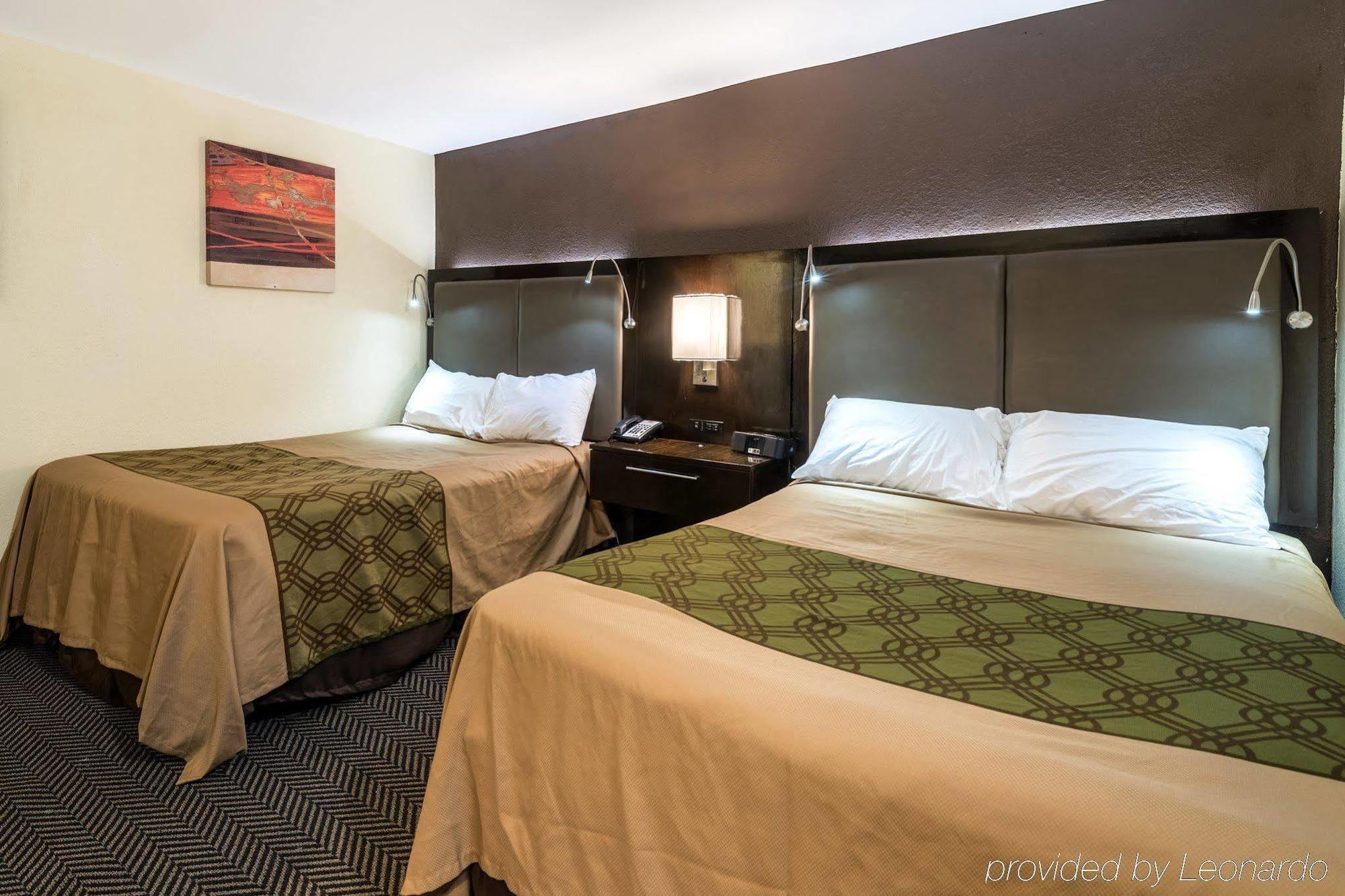อีโคโน ลอดจ์ รัตแลนด์ซิตี้ เนียร์ ไฮเวย์ 7 Hotel ภายนอก รูปภาพ