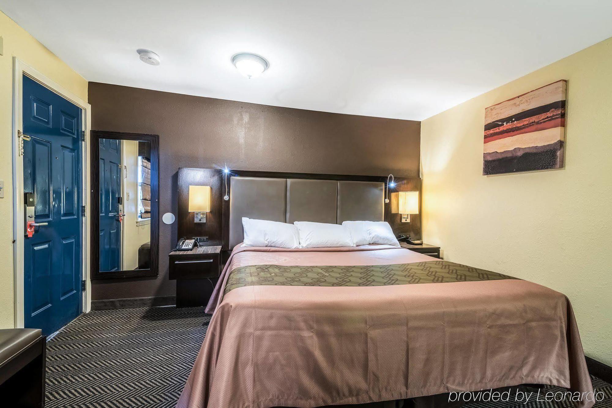 อีโคโน ลอดจ์ รัตแลนด์ซิตี้ เนียร์ ไฮเวย์ 7 Hotel ภายนอก รูปภาพ